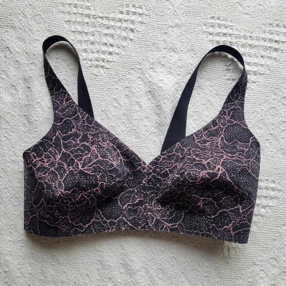 Lululemon Like Nothing Cupped Light Support Back Clasped Bra- Rose Black - Picture 1 of 7